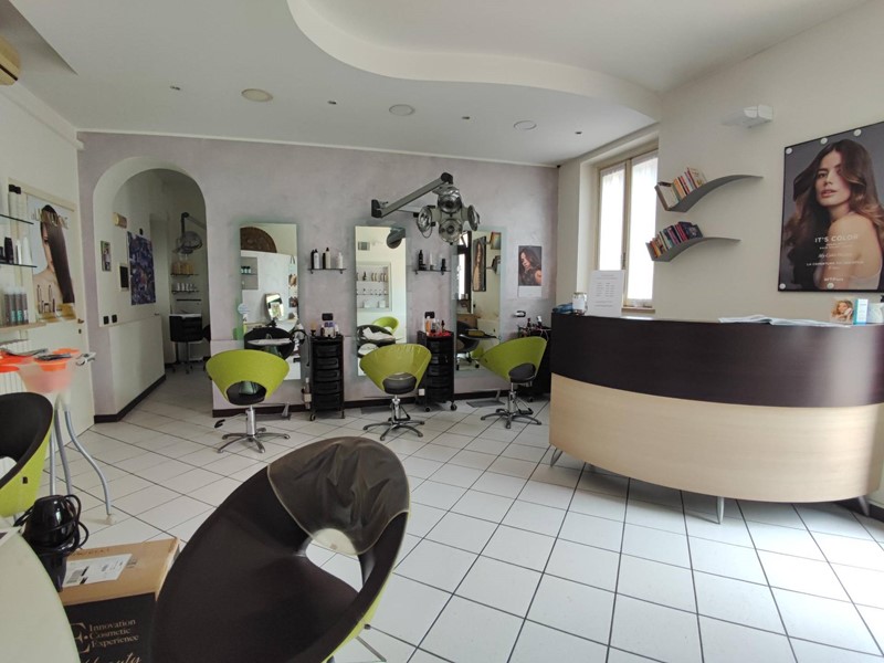 Attività commerciale in Vendita a Fagnano Olona, 27'000€, 70 m²