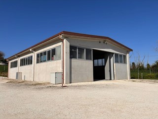 Capannone in Affitto a Chiaravalle, 900€, 300 m²