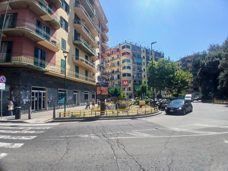 Attività commerciale in Vendita a Napoli, 40'000&euro;, 30 m²