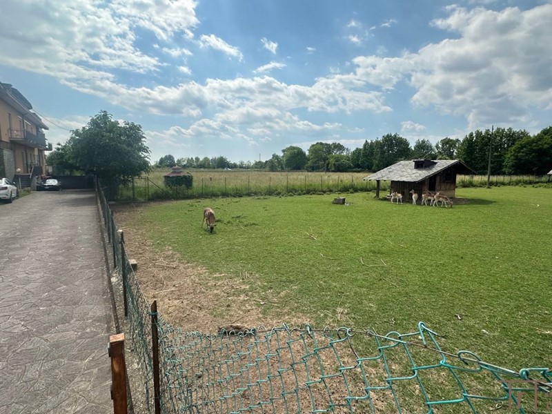 Casa Indipendente in Vendita a Orio al Serio, 1'550'000€, 900 m²
