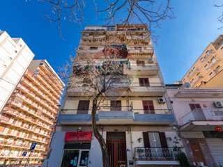 Appartamento in Vendita a Palermo, 248'000€, 180 m²