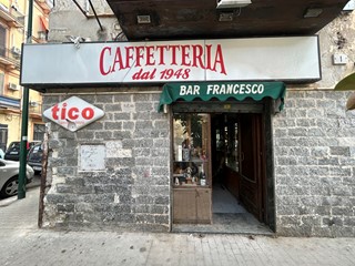 Negozio in Vendita a Napoli, 55'000€, 73 m²