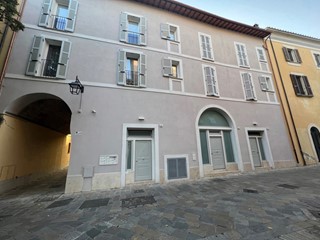 Trilocale in Affitto a Terni, 900€, 90 m², arredato