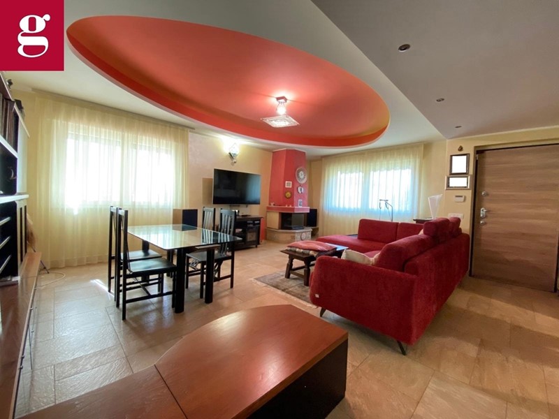 Villa in Vendita a Canegrate, 398'000€, 220 m²