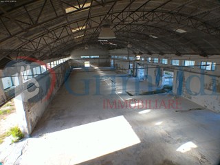 Capannone in Vendita a Trani, 600'000€, 1116 m²