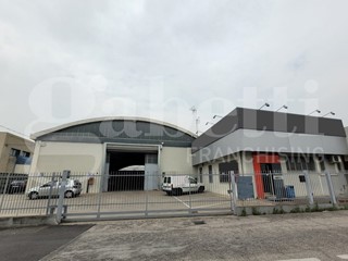 Capannone in Affitto a Limena, 1050 m²