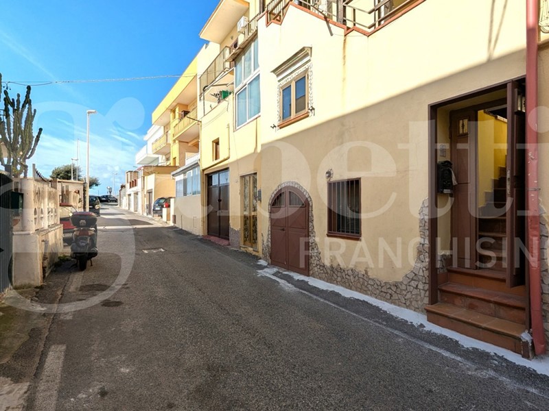 Casa Indipendente in Vendita a Monte di Procida, 235'000€, 95 m²