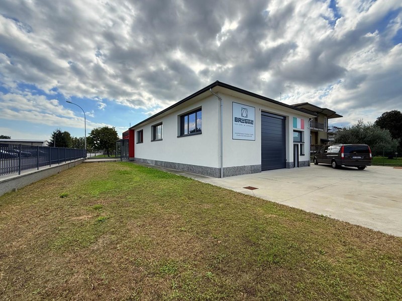 Capannone in Vendita a Calcio, 249'000€, 250 m²