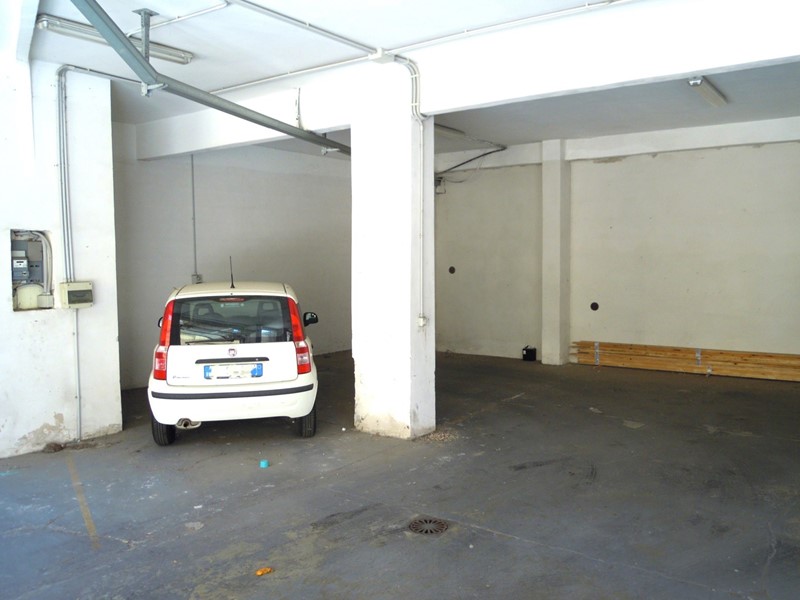 Box in Vendita a Roma, 280'000€, 383 m²