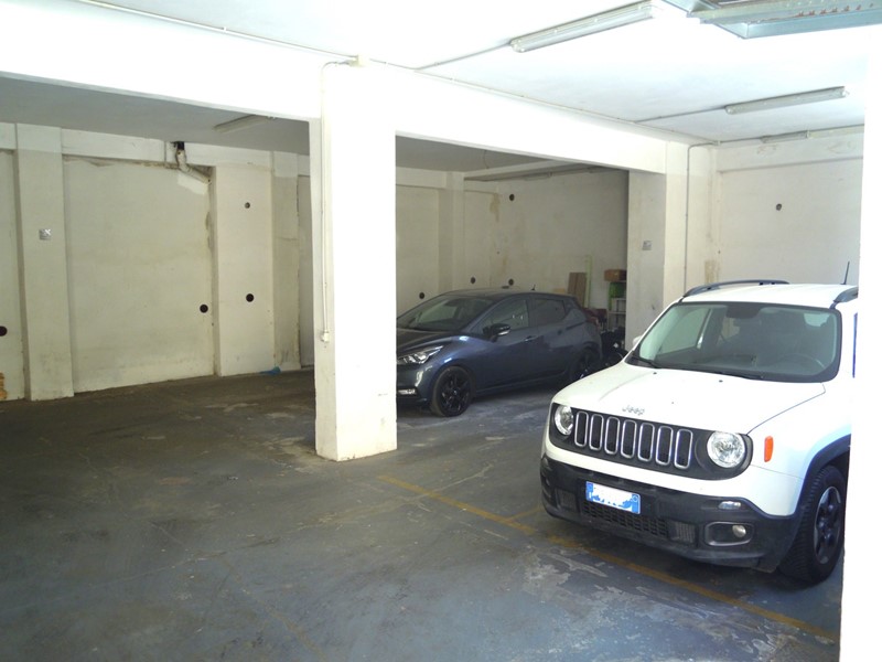 Box in Vendita a Roma, 280'000€, 383 m²