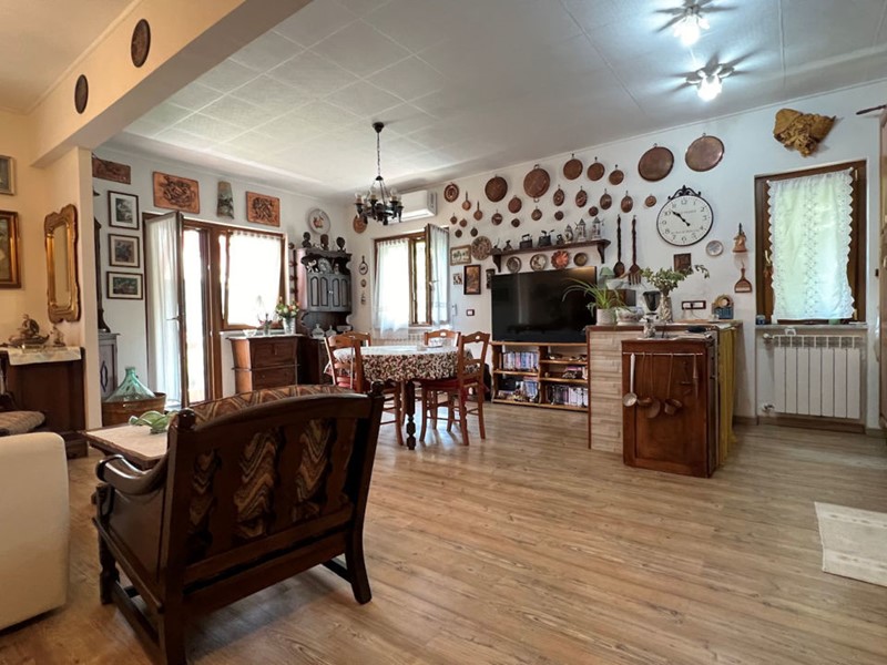 Appartamento in Vendita a Urbe, 135'000€, 146 m², arredato