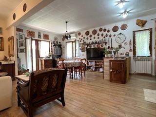 Appartamento in Vendita a Urbe, 135'000€, 146 m², arredato