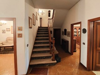 Casa Indipendente in Vendita a Prato, 380'000€, 16 m², con Box