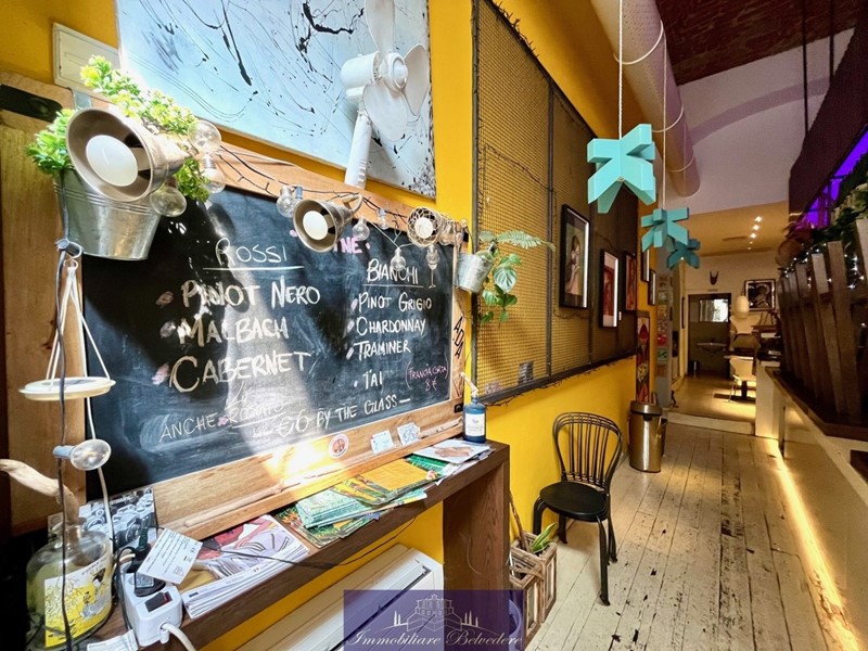 Attività commerciale in Vendita a Firenze, zona Oltrarno, 170'000€, 148 m²