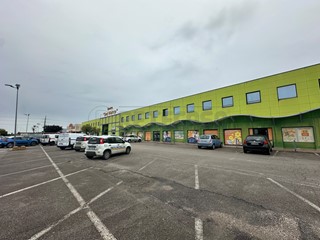 Immobile commerciale in Vendita a Pozzuolo del Friuli, 665'000€, 1760 m²