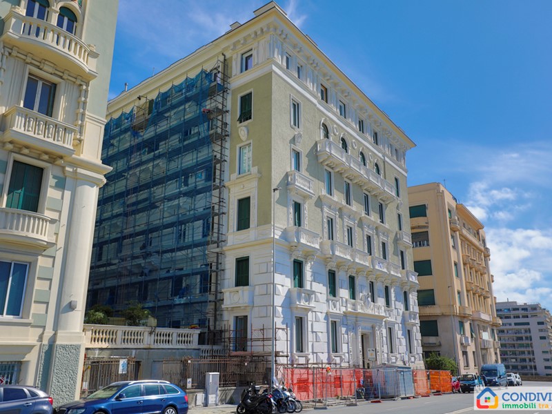 Appartamento in Vendita a Genova, zona Carignano, 730'000€, 310 m²