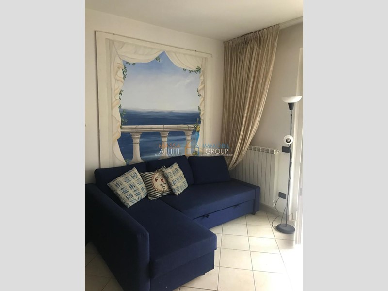 Quadrilocale in Affitto a Massa, zona Marina Di Massa, 1'200€, 100 m², arredato