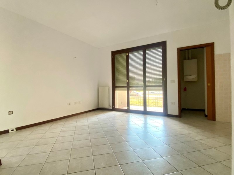 Bilocale in Vendita a Cento, 120'000€, 50 m², con Box