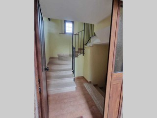 Appartamento in Vendita a Avigliano Umbro, zona Dunarobba, 35'000€, 82 m², con Box