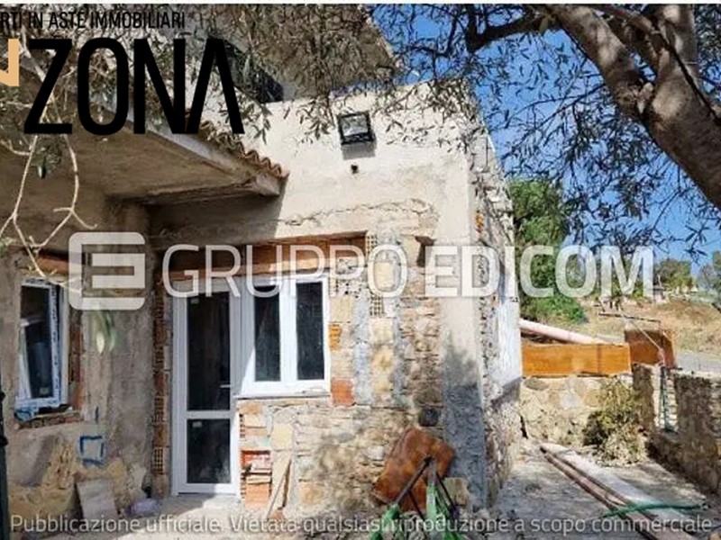 Trilocale in Vendita a Roccella Ionica, 26'445€, 139 m²