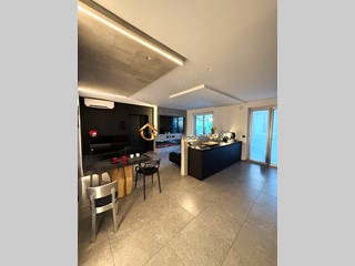 Trilocale in Vendita a Casoria, 400'000€, 297 m²