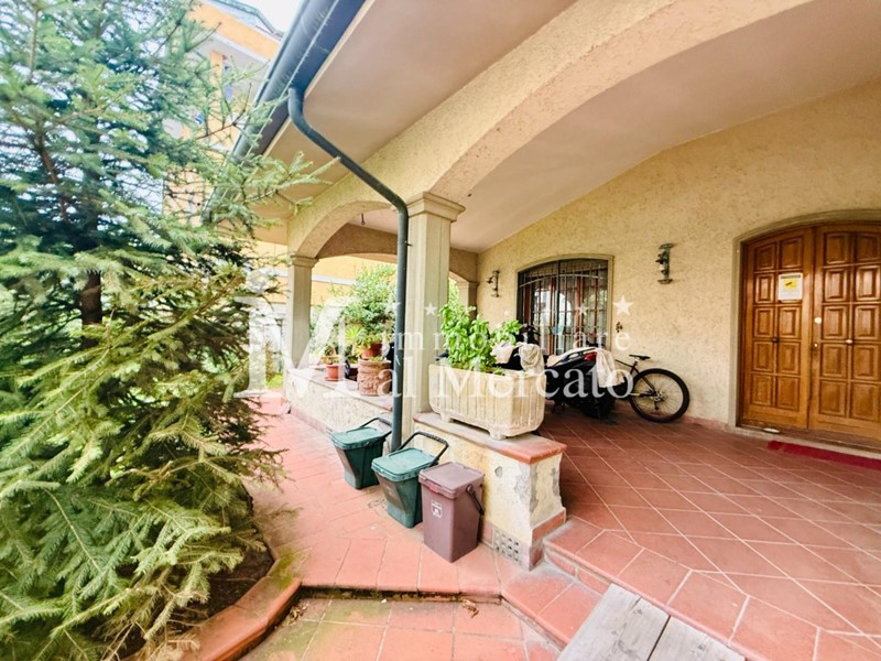 Villa bifamiliare in Vendita a Viareggio, 430'000€, 190 m², arredato