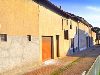 Casa Indipendente in Vendita a Buscate, 80'000€, 300 m²