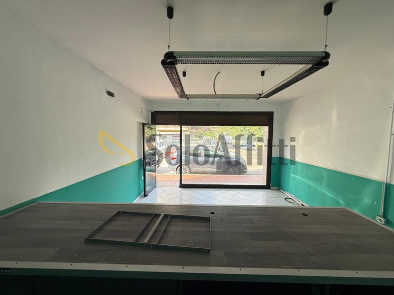 Capannone in Affitto a Caserta, 450€, 40 m²