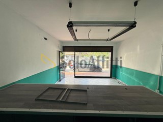 Capannone in Affitto a Caserta, 450€, 40 m²
