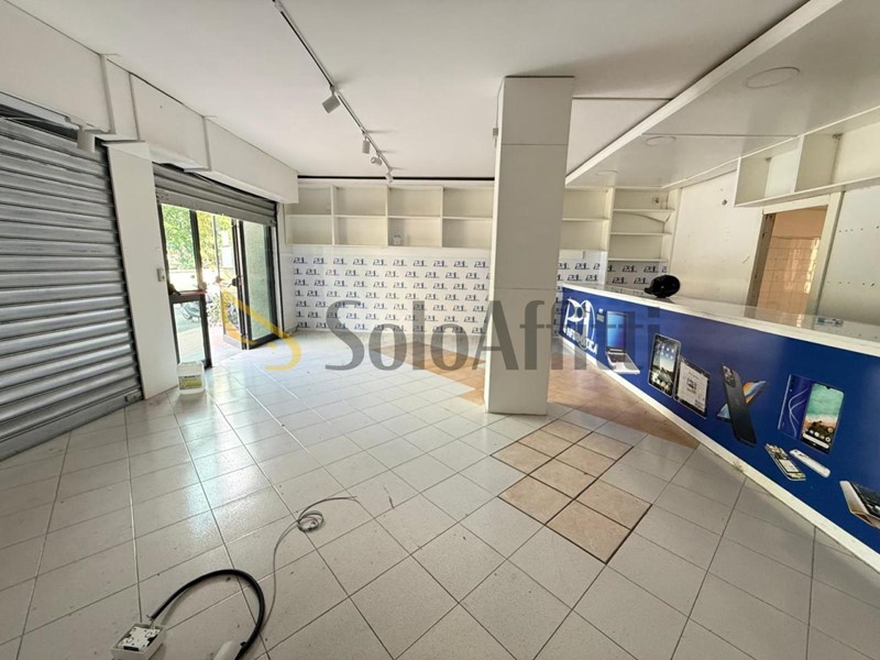 Capannone in Affitto a Caserta, 850€, 94 m²