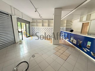 Capannone in Affitto a Caserta, 850€, 94 m²