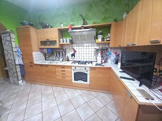 Casa Semi Indipendente in Vendita a Tivoli, zona Tivoli Terme, 247'000€, 196 m²