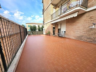 Quadrilocale in Vendita a Massa, zona Marina di Massa, 355'000&euro;, 90 m², arredato, con Box