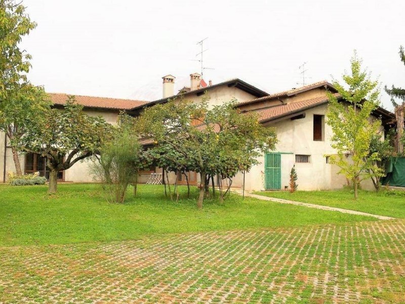 Rustico in Vendita a Corte Franca, 780'000&euro;, 430 m²