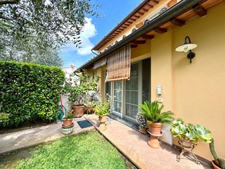 Rustico in Vendita a San Giuliano Terme, zona Mezzana, 300'000€, con Box