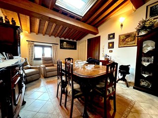 Casa Semi Indipendente in Vendita a Cascina, zona San Lorenzo a Pagnatico, 160'000€, 90 m², arredato
