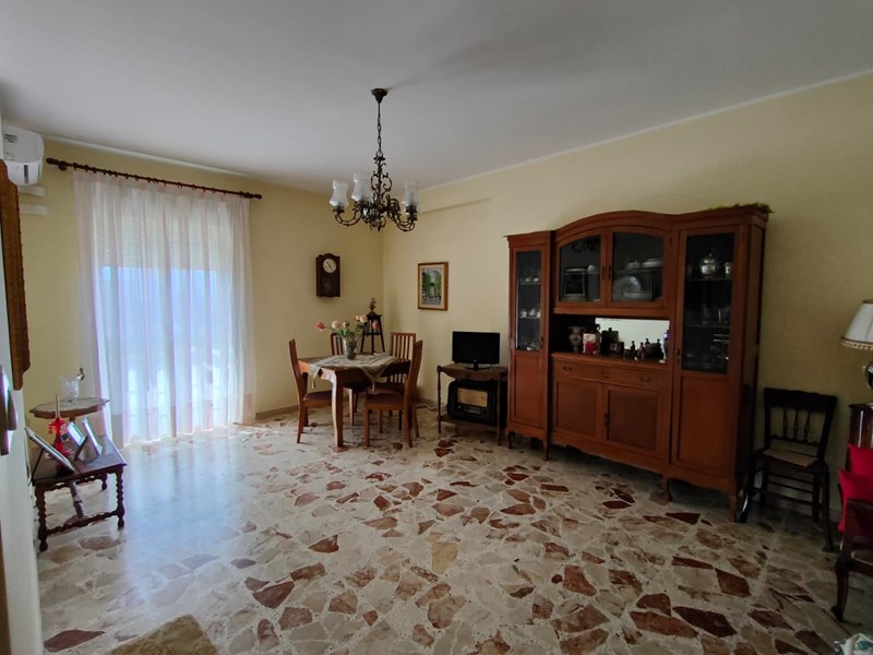 Bilocale in Vendita a Siracusa, zona Via Raffaello zona Acradina, 120'000&euro;, 83 m²