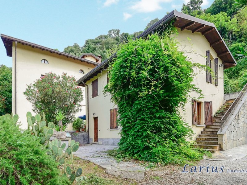 Quadrilocale in Vendita a Castello di Brianza, 210'000€, 200 m²