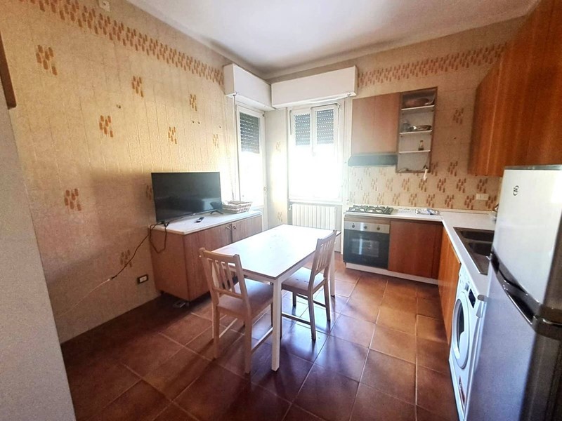 Quadrilocale in Affitto a Massa, zona Marina di Massa, 1'200€, 90 m², arredato