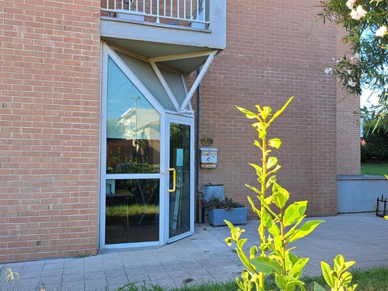 Negozio in Vendita a Rosignano Marittimo, zona Rosignano Solvay, 55'000€, 65 m²