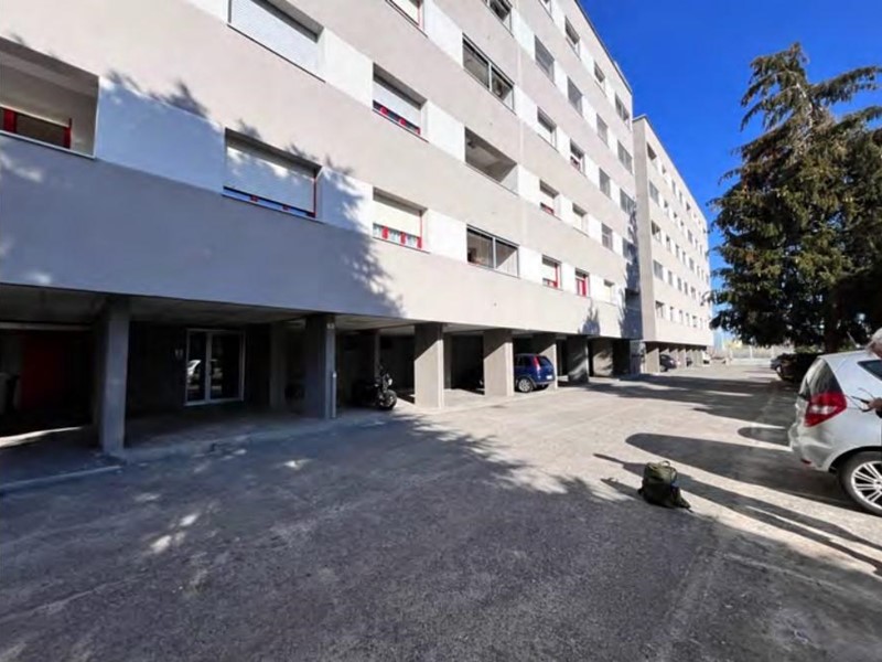 Quadrilocale in Vendita a Trezzano sul Naviglio, 124'500€, 101 m², con Box
