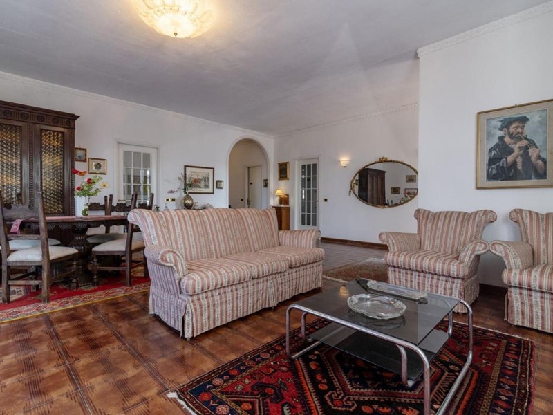 Appartamento in Affitto a Massa, 2'500€, 130 m², arredato