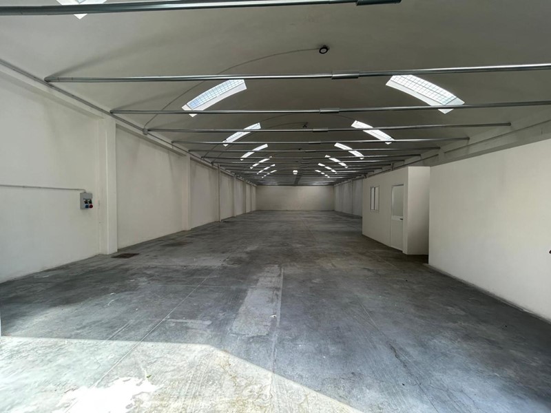Capannone in Affitto a Prato, zona Grignano, 3'500&euro;, 470 m²