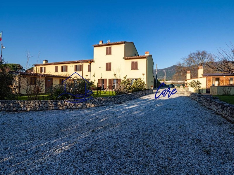Casale in Vendita a Vicopisano, zona Caprona, 580'000€, 300 m²