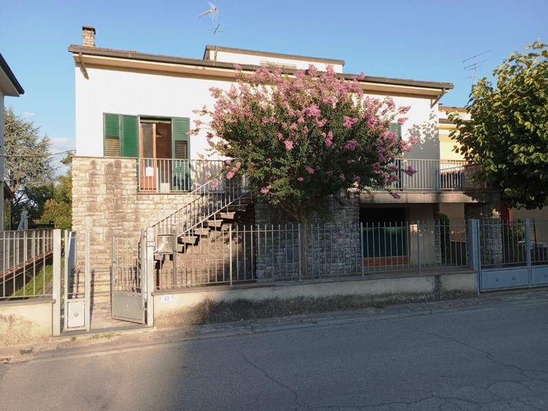 Casa Indipendente in Vendita a San Miniato, zona Ponte a Elsa, 295'000€, 289 m², con Box