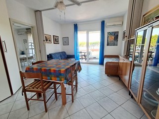 Bilocale in Vendita a Bibbona, zona Marina di Bibbona, 163'000€, 50 m², arredato