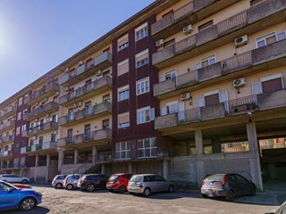 Appartamento in Vendita a Catania, zona San Giovanni Galermo, 120'000&euro;, 138 m², con Box
