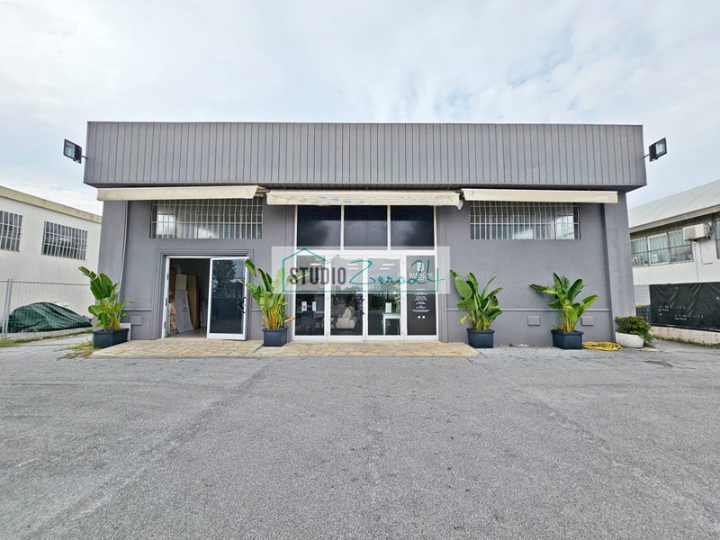 Immobile commerciale in Vendita a Massarosa, 420'000€, 600 m²