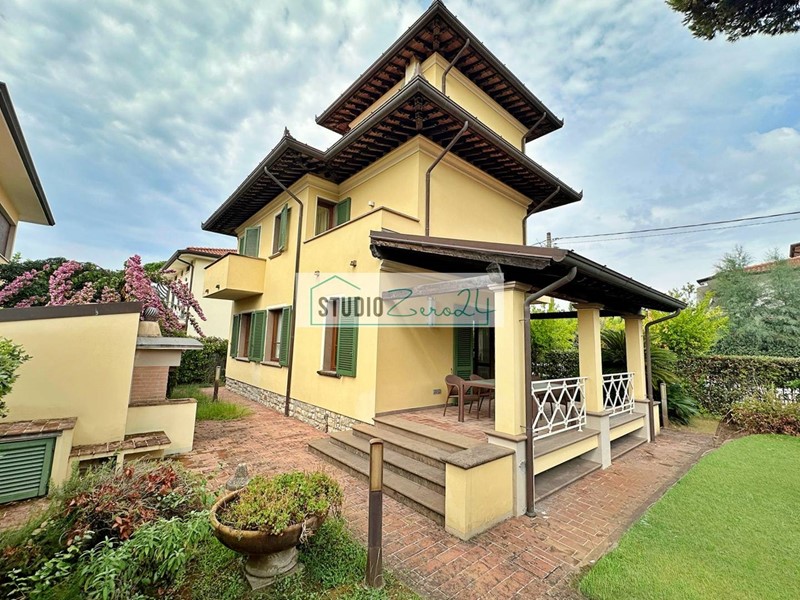 Villa in Vendita a Pietrasanta, 1'580'000€, 200 m²