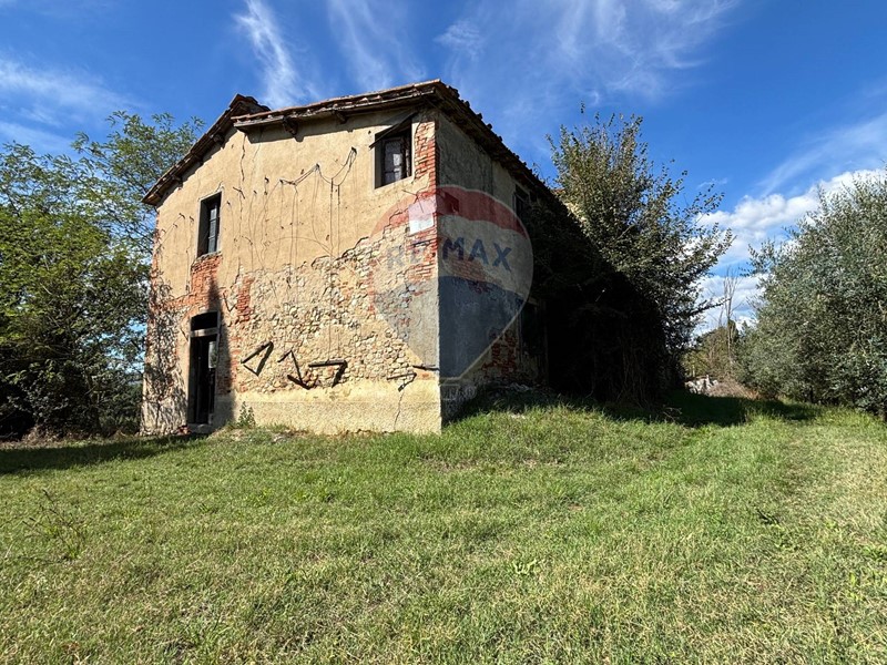 Rustico in Vendita a Terranuova Bracciolini, 99'900€, 164 m²